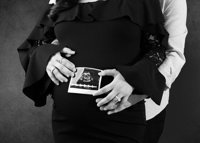 Maternity photograph 12