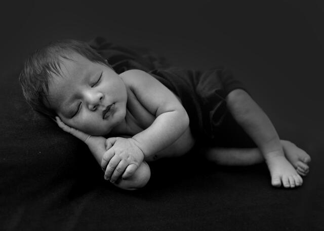 Newborn photograph 23