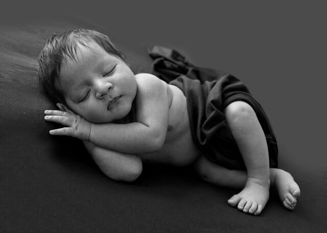 Newborn photograph 25