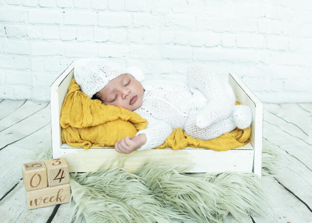 Newborn photograph 28