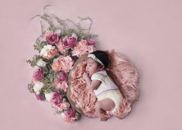 Newborn photograph 31
